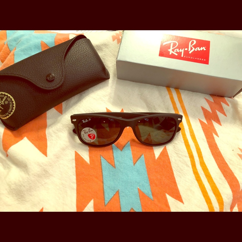 NWT Ray-Ban Wayfarer polarized sunglasses